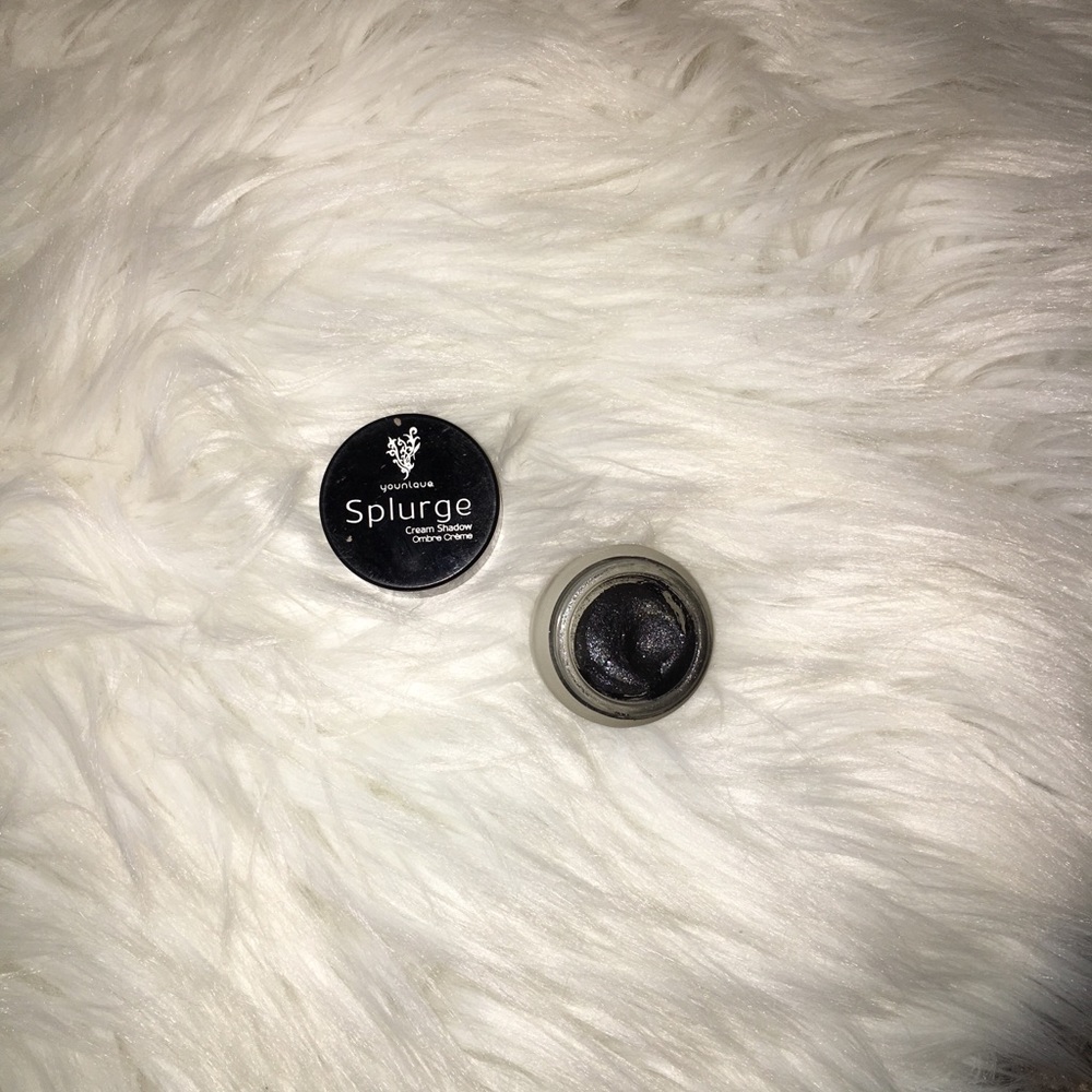 Moodstruck splurge cream shadow (SKEPTICAL)